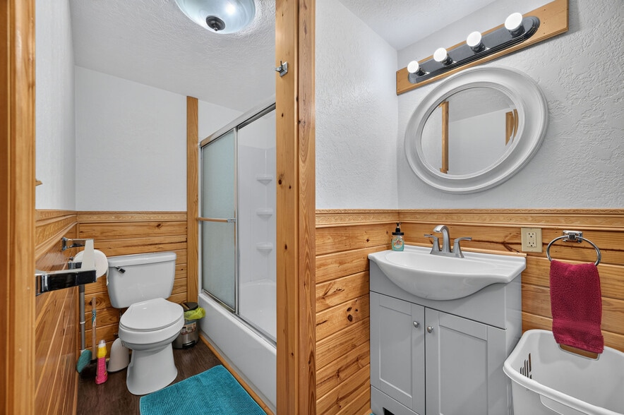More Photos Of 64487 E 254 Loop, Grove Specialty For Sale