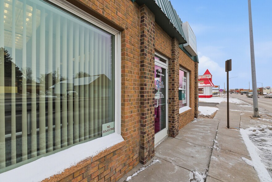 More Photos Of 813 E Lincolnway, Cheyenne Office For Sale