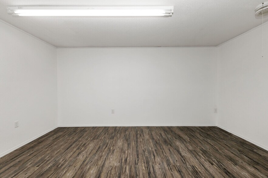 More Photos Of 23263 Harborview Rd, Port Charlotte Office For Sale