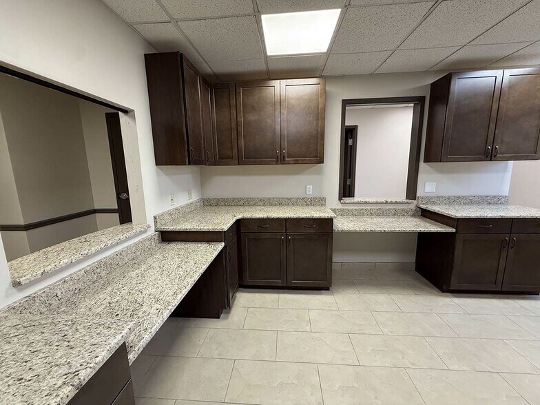 More Photos Of 6839-6855 Spring Valley Dr, Holland Medical For Lease