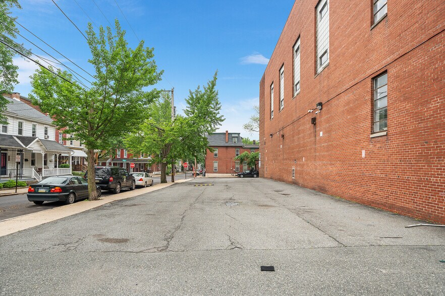 More Photos Of 379 Cherry St, Pottstown Flex For Lease