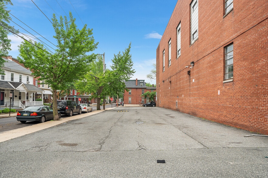 More Photos Of 379 Cherry St, Pottstown Flex For Lease