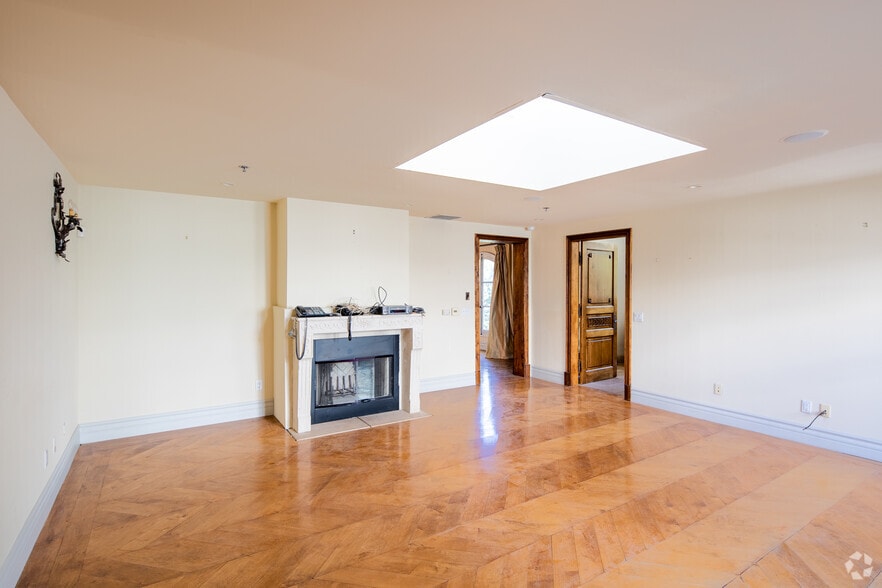 More Photos Of 1832 S Sepulveda Blvd, Los Angeles Storefront Retail Residential For Sale