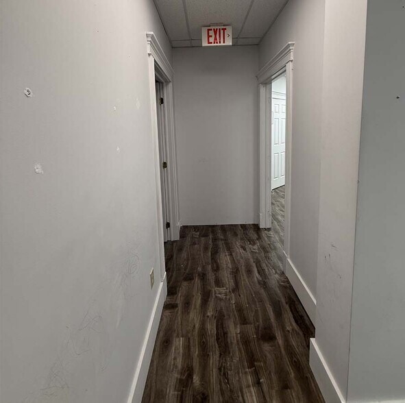 More Photos Of 998 Parkland Dr, Halifax Storefront Retail Office For Lease