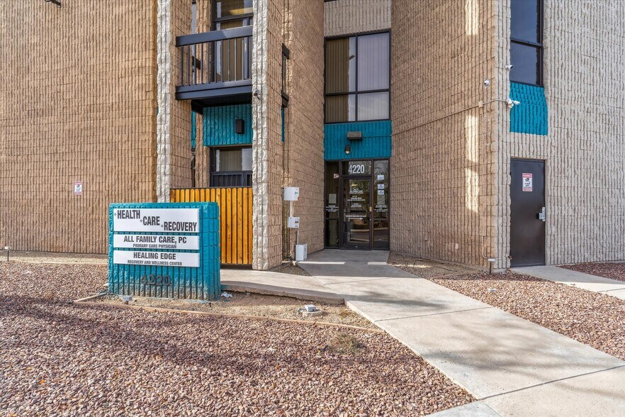 More Photos Of 4220 N 20th Ave, Phoenix Medical For Lease