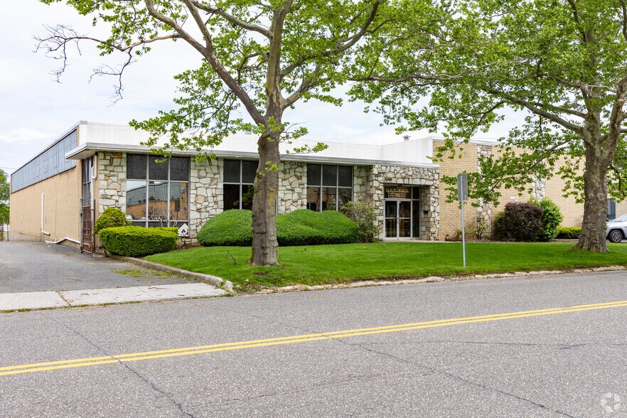 More Photos Of 95 Schmitt Blvd, Farmingdale Industrial For Sale