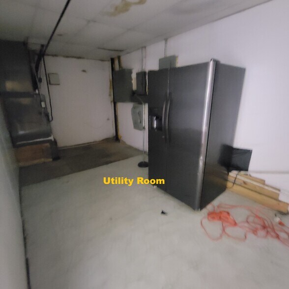 More Photos Of 522 Nickens Rd, Garland General Retail For Lease