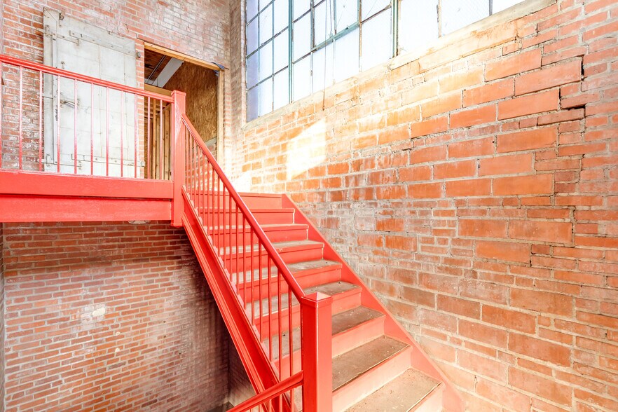 More Photos Of 2032 W 105th St, Cleveland Warehouse For Sale
