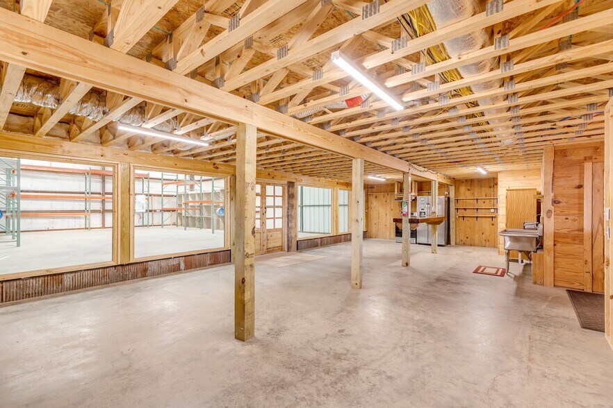 More Photos Of 1374 State Hwy 71, Bastrop Flex For Lease