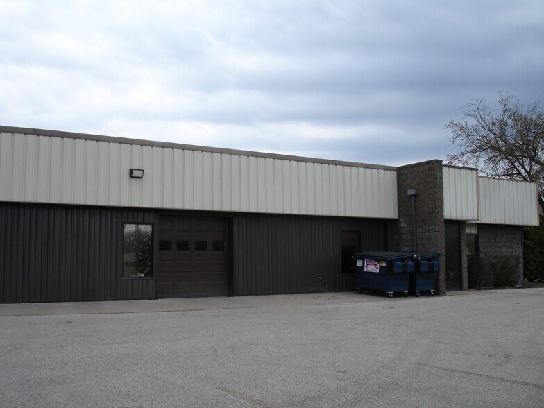 More Photos Of 2635 Hemstock St, La Crosse Office For Lease