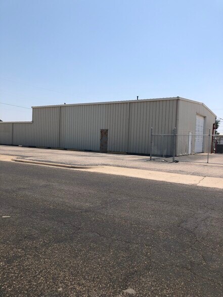 More Photos Of 1400 W 2nd St, Odessa Warehouse For Lease