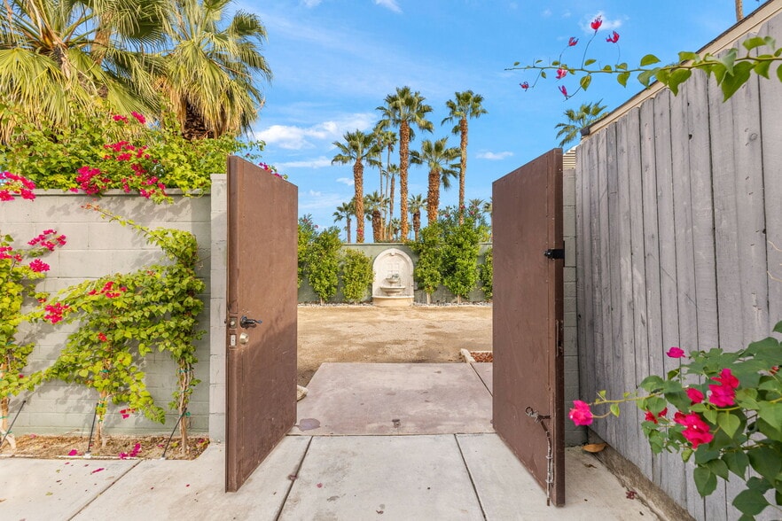 More Photos Of 1425 S Via Soledad, Palm Springs Apartments For Sale