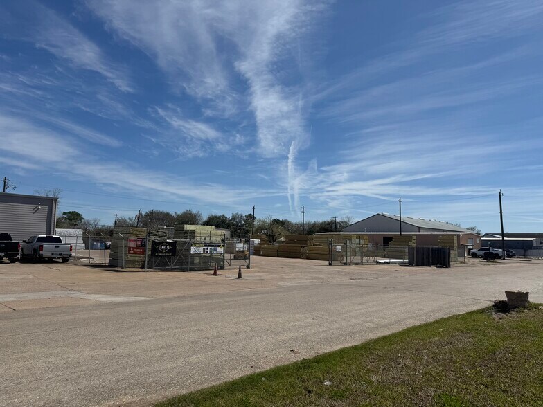More Photos Of 607 Dumont St, South Houston Manufacturing For Sale