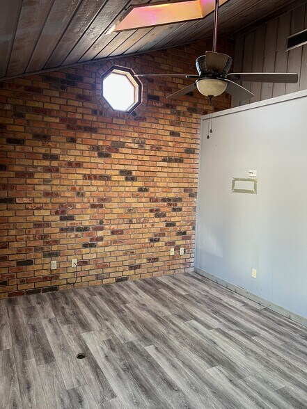 More Photos Of 2160 Airline Dr, Bossier City Medical For Lease