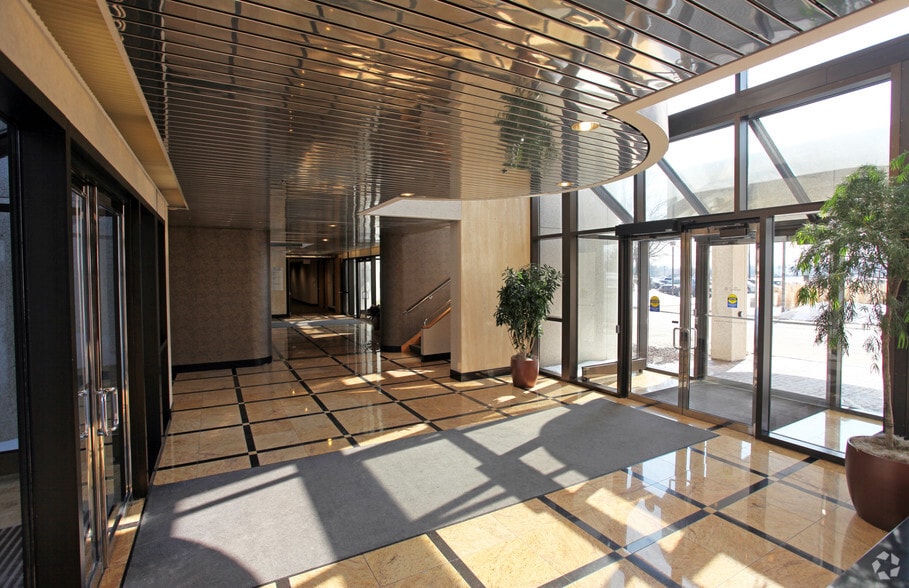 More Photos Of 1501 50th St, West Des Moines Office For Lease