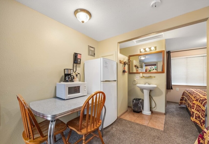 More Photos Of 2044 W Woodin Ave, Chelan Hotel For Sale