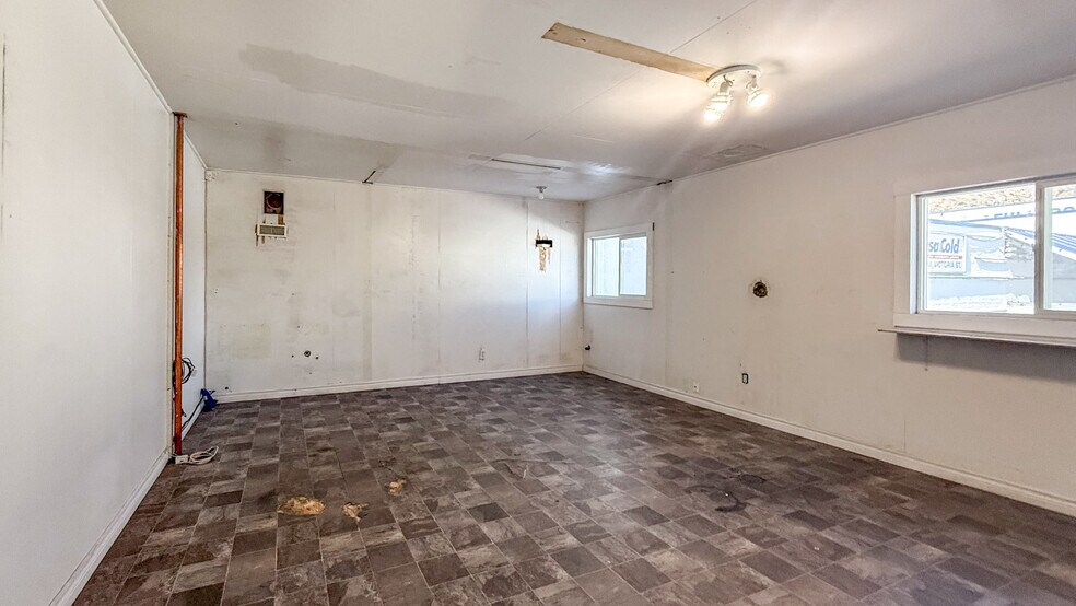 More Photos Of 431 Victoria St W, Kamloops Industrial For Lease