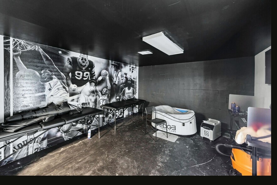More Photos Of 2701 Emancipation Ave, Houston General Retail For Sale