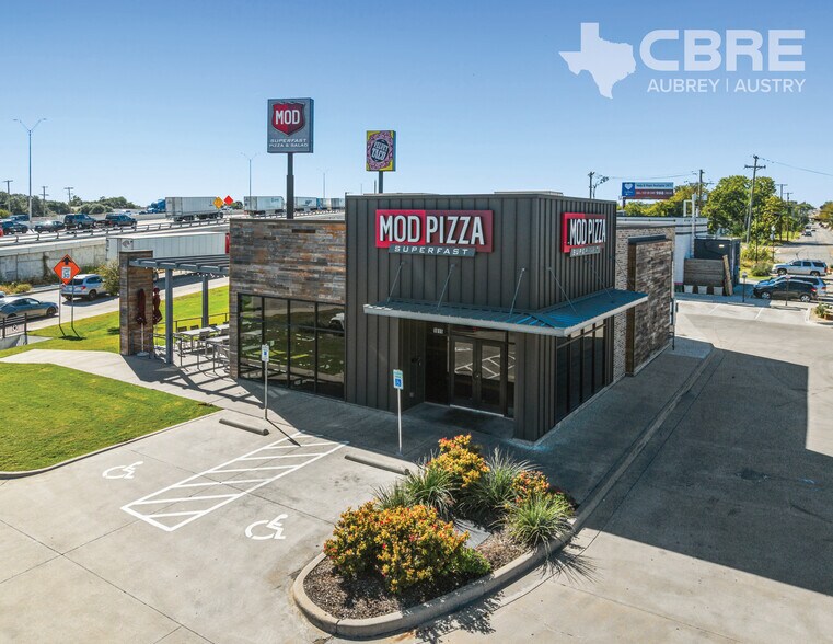 Primary Photo Of 1015 S Jack Kultgen Expy, Waco Restaurant For Sale