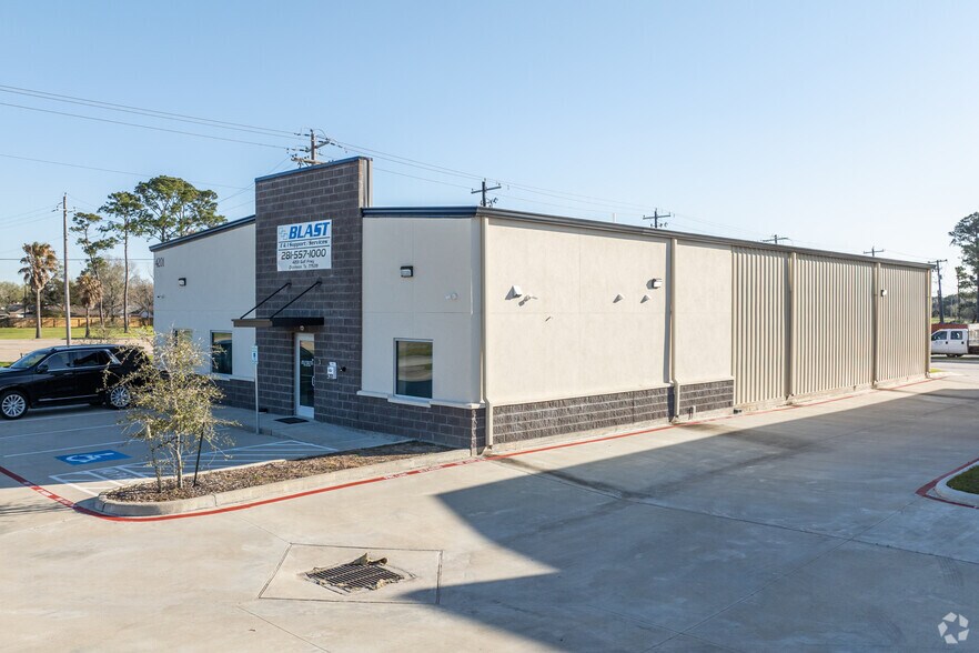 Primary Photo Of 4201 Gulf Fwy, Dickinson Showroom For Lease