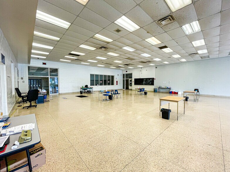 More Photos Of 1375 London Rd, Sarnia Storefront For Lease