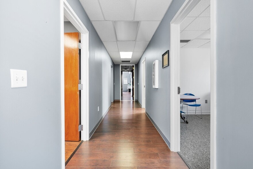 More Photos Of 112 Center Ct, Clarksville Office Residential For Sale