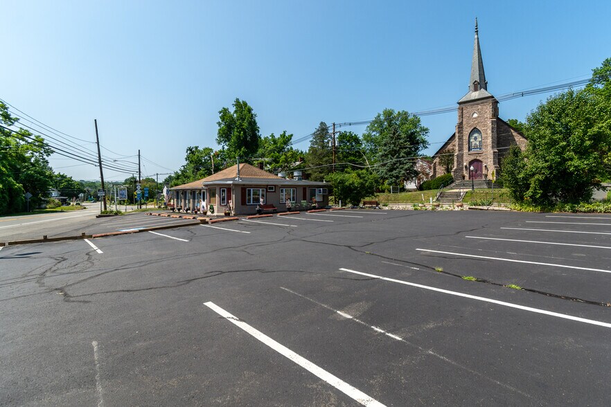 More Photos Of 36 John Ringo Rd, Ringoes Restaurant For Sale