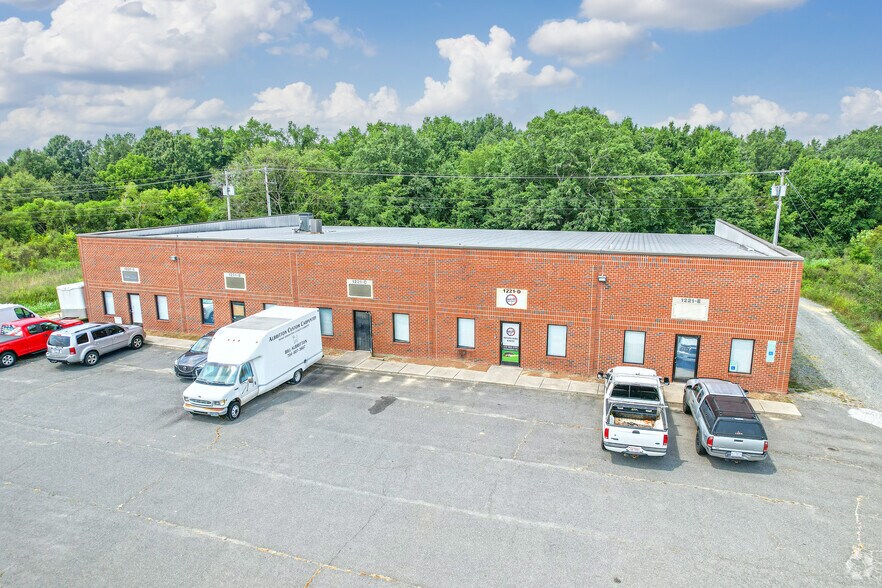 More Photos Of 1221 Technology Dr, Indian Trail Light Distribution For Lease