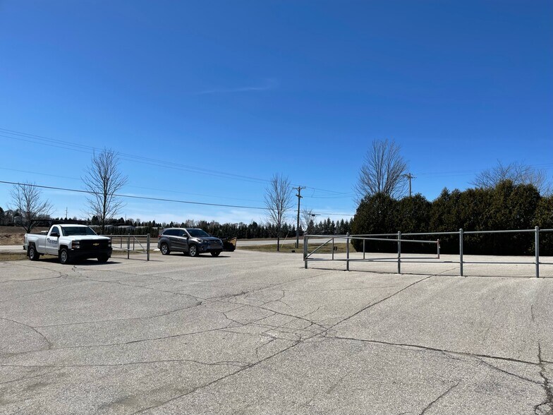 More Photos Of 3520 Rennie School Rd, Traverse City Warehouse For Lease