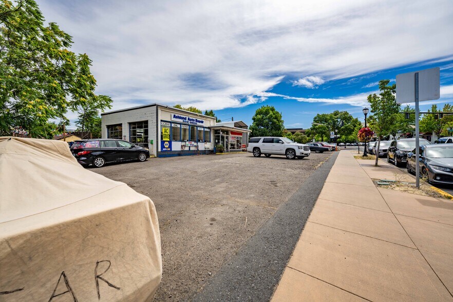 More Photos Of 75 Lithia Way, Ashland Service Station For Sale