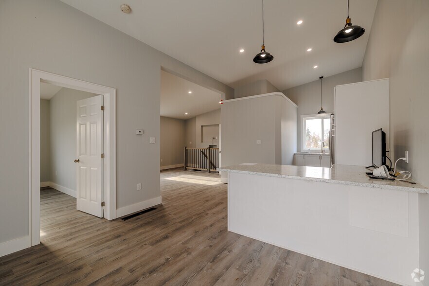 More Photos Of 140 Elizabeth St, Lambton Shores Distribution For Lease