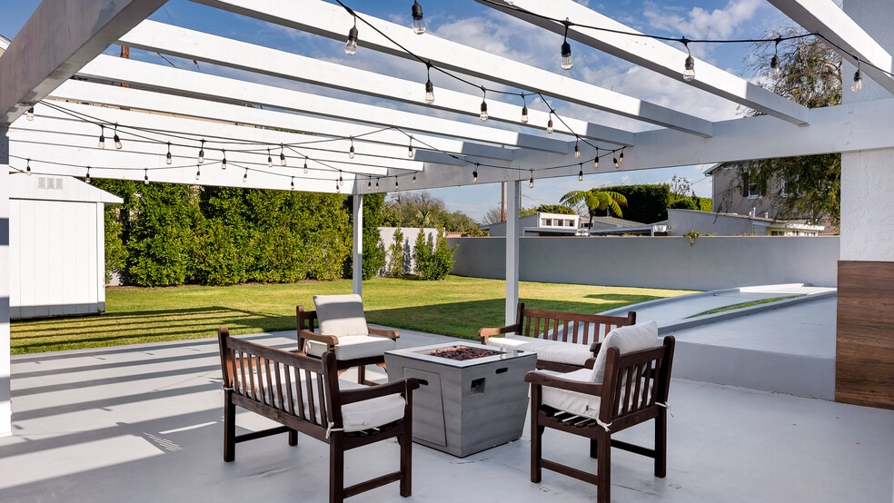 More Photos Of 308 E 18th St, Costa Mesa Shelter For Sale