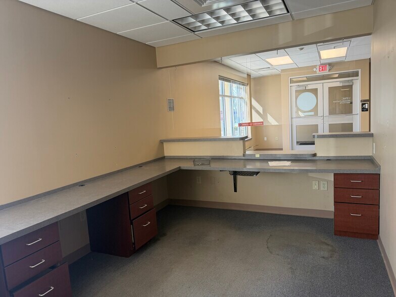More Photos Of 142 Clearview Cir, Butler Medical For Lease