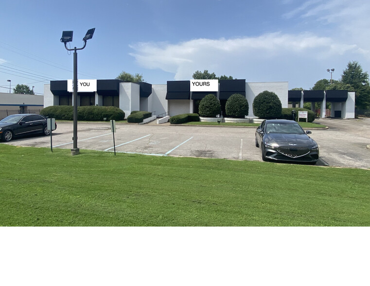 Primary Photo Of 4008 University Dr, Huntsville Bank For Lease