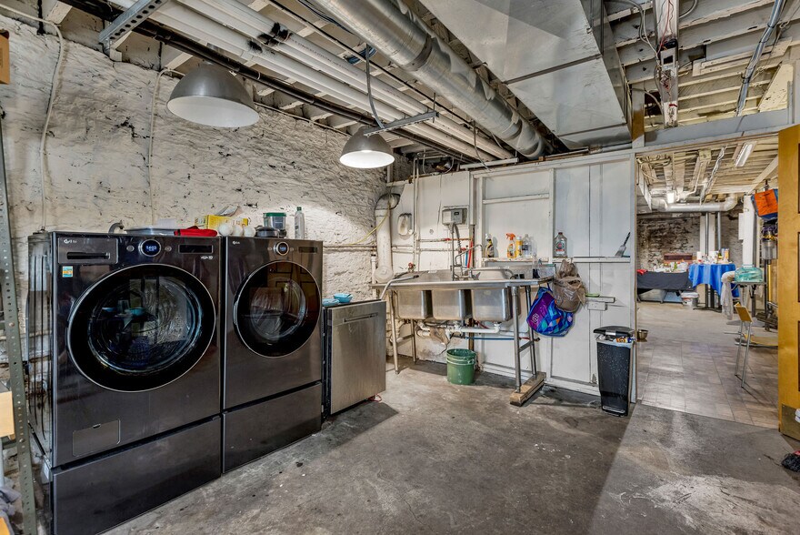 More Photos Of 6 W 4th St, Cincinnati Storefront Retail Office For Sale