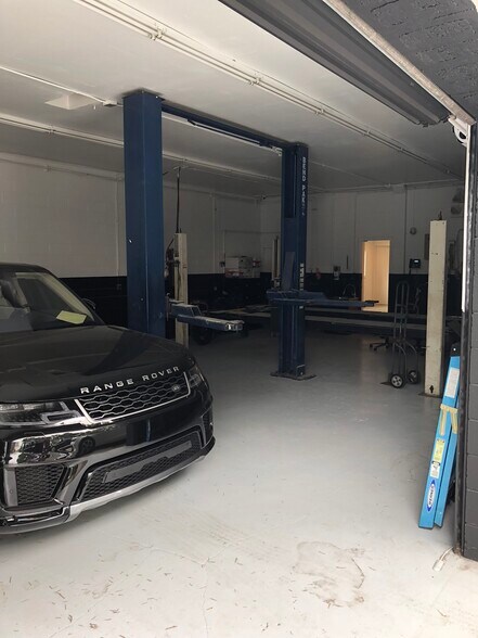 More Photos Of 2219 Colby Ave, Los Angeles Auto Repair For Sale