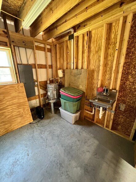 More Photos Of 510 Lillys Bridge Rd, Mount Gilead Flex For Sale