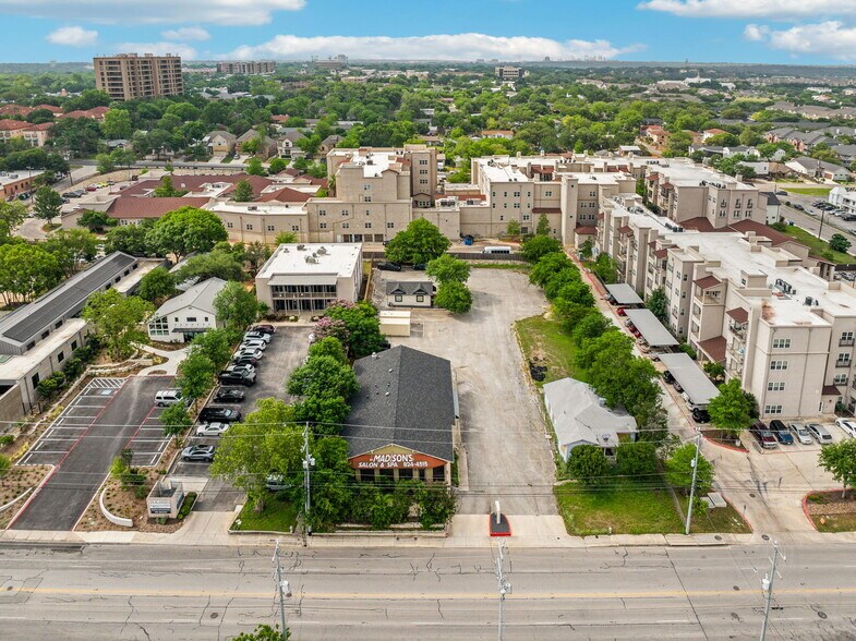 More Photos Of 202 W Sunset Rd, San Antonio Freestanding For Sale