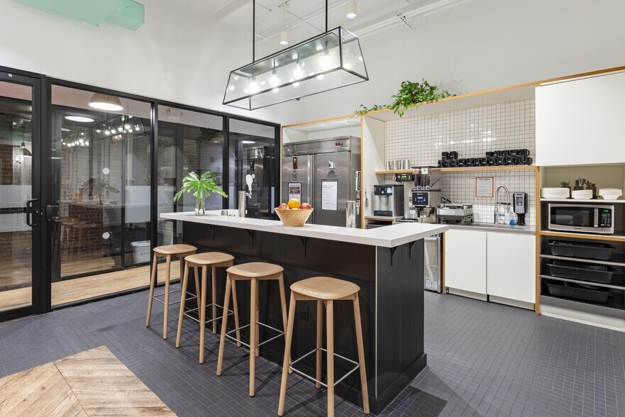 More Photos Of 379 W Broadway, New York Coworking Space