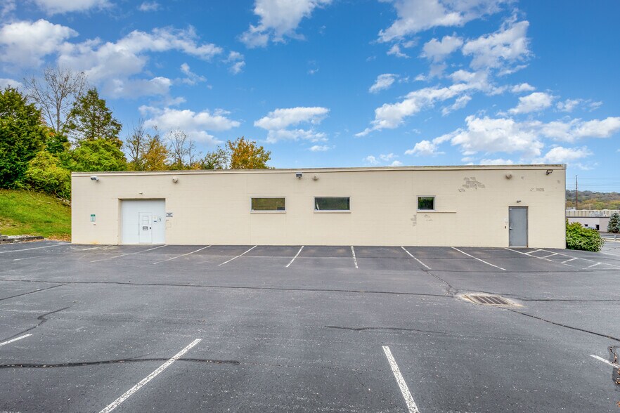 More Photos Of 5546 Fair Ln, Fairfax Office For Lease