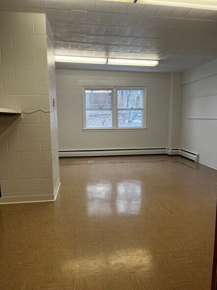 More Photos Of 49 Jefferson St, Phoenix Specialty For Lease