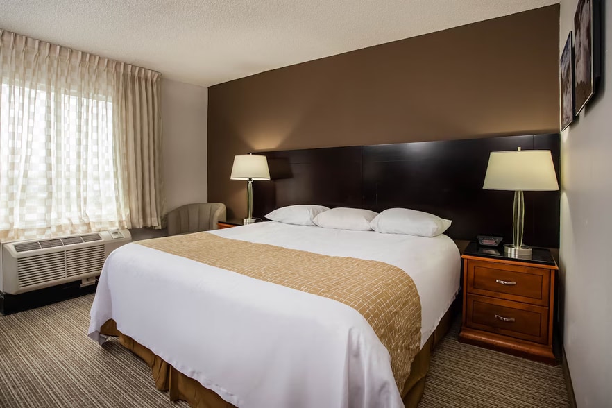 More Photos Of 5710 Challenger Pky, Fort Wayne Hotel For Sale