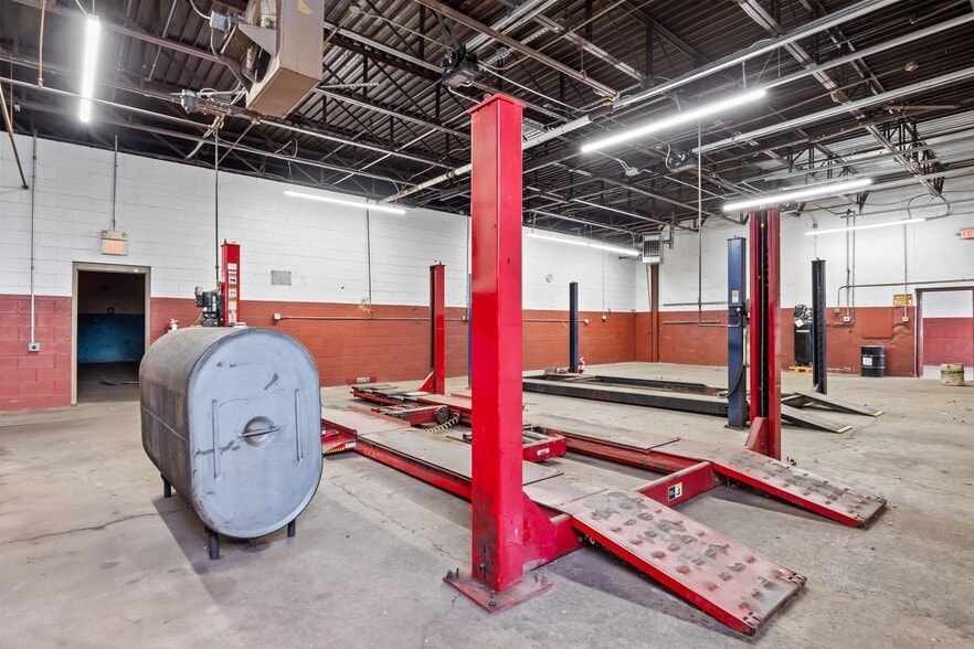 More Photos Of 1010 Spruce St, Lawrenceville Warehouse For Sale