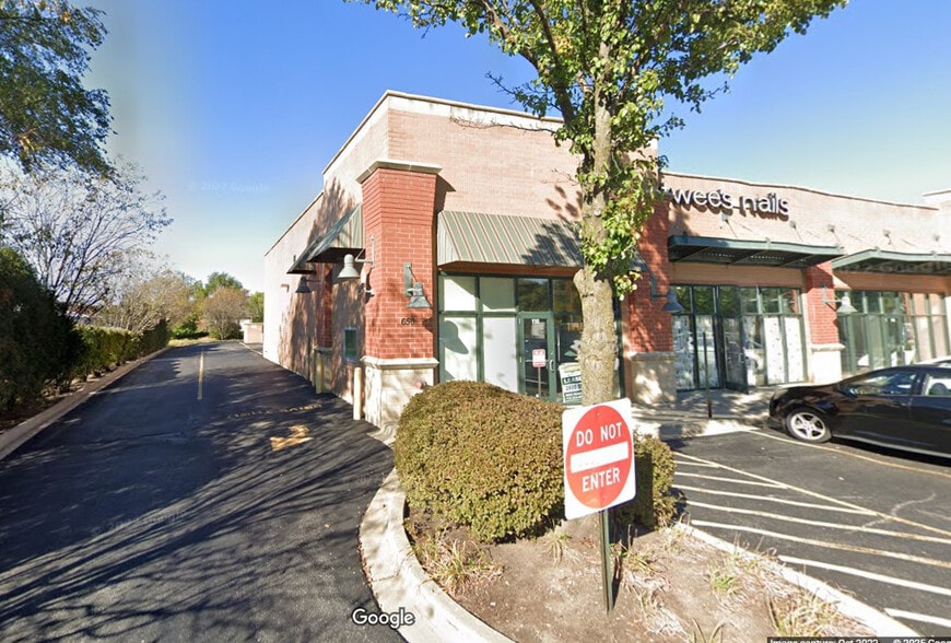 More Photos Of 650 E Terra Cotta Ave, Crystal Lake Unknown For Lease