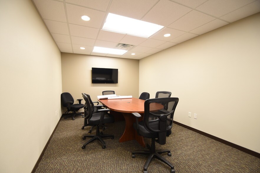 More Photos Of 4151 38th St S, Fargo Flex For Lease