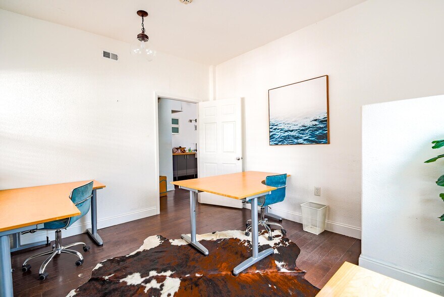More Photos Of 2531 Central Ave, Saint Petersburg Coworking Space