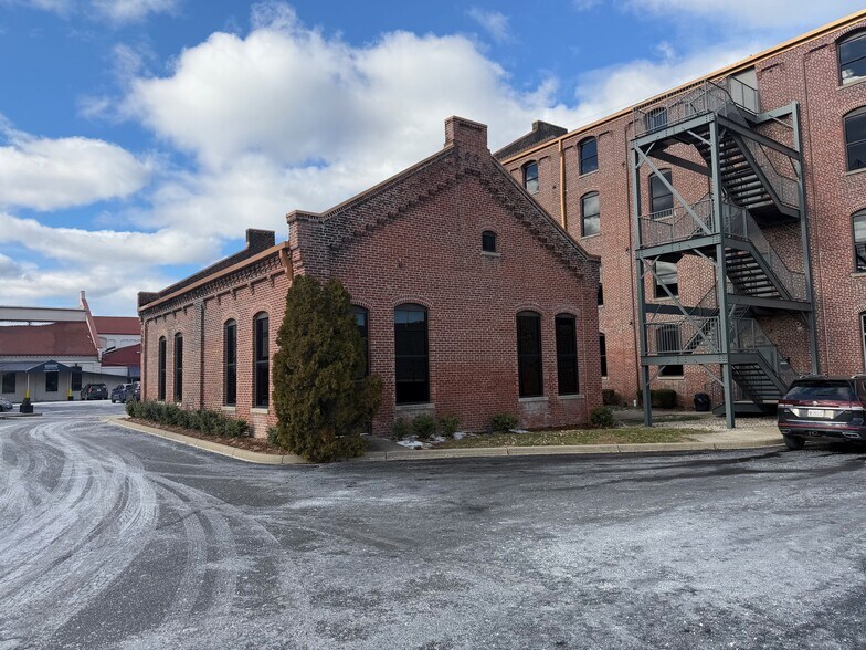 Primary Photo Of 290 Missouri Ave, Clarksville Office For Lease
