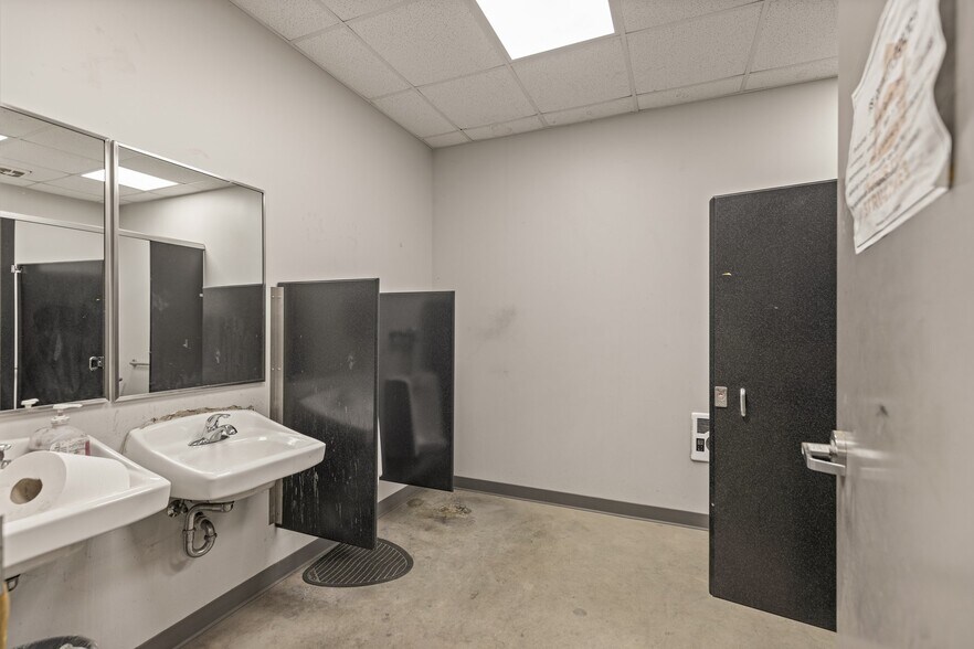 More Photos Of 1827 170th E Ave, Tulsa Industrial For Lease