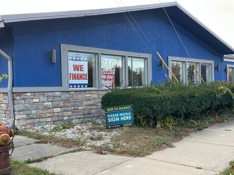 More Photos Of 28333 Grand River Ave, Farmington Hills Auto Dealership For Lease