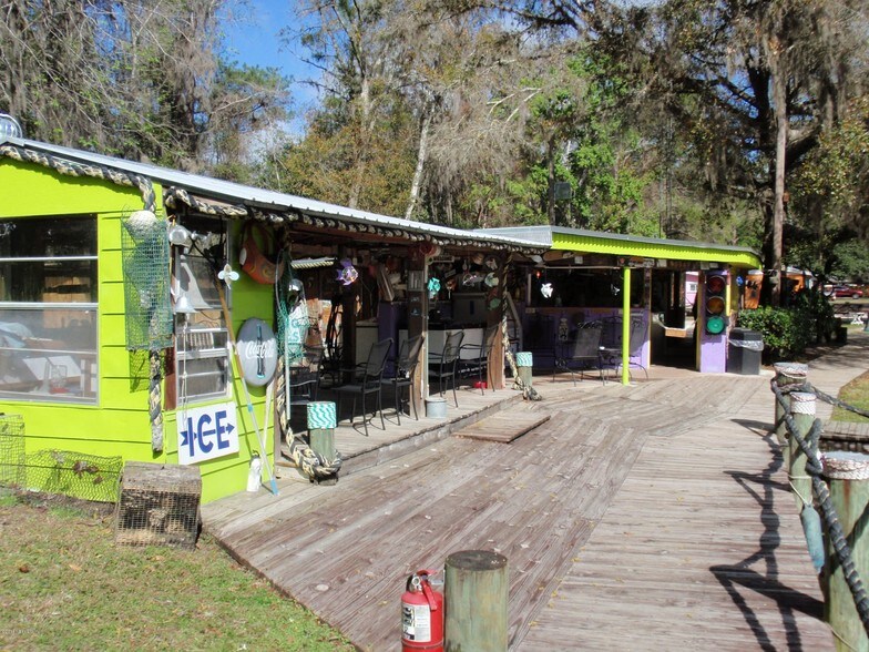 More Photos Of 217 Butler Dr, Satsuma Trailer Camper Park For Sale